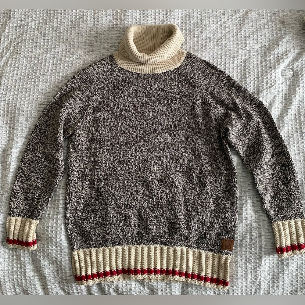Women’s Roots Cabin Turtleneck Sweater size small